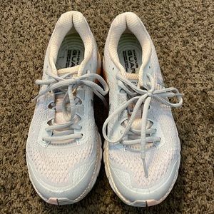 Under Armour tennis shoes